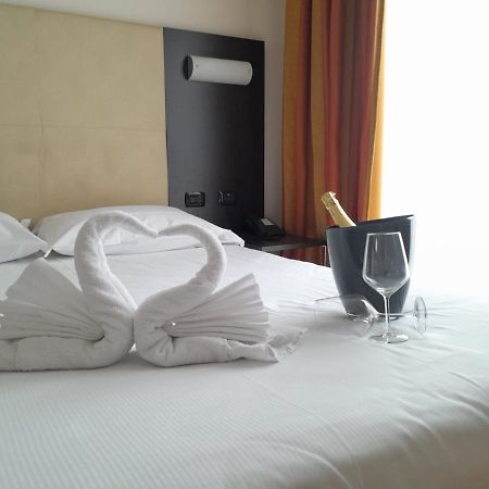 Elysium Hotel Raya Mediglia Ngoại thất bức ảnh
