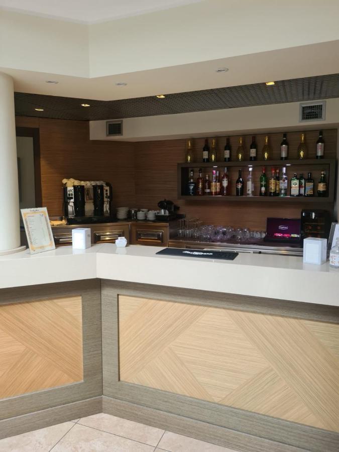 Elysium Hotel Raya Mediglia Ngoại thất bức ảnh