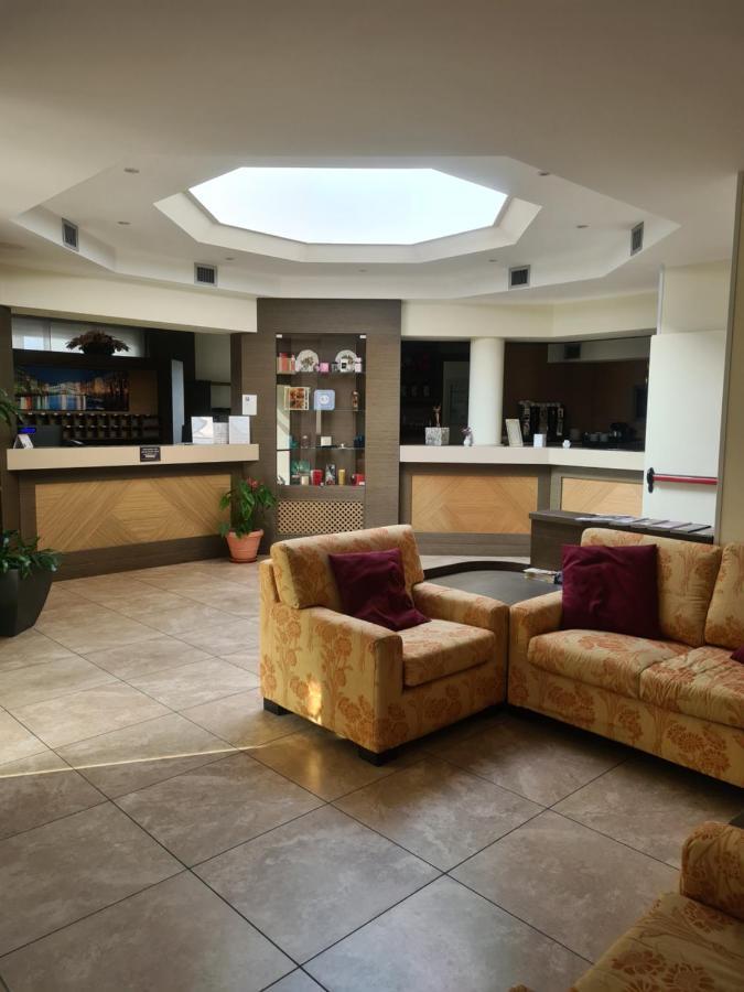 Elysium Hotel Raya Mediglia Ngoại thất bức ảnh