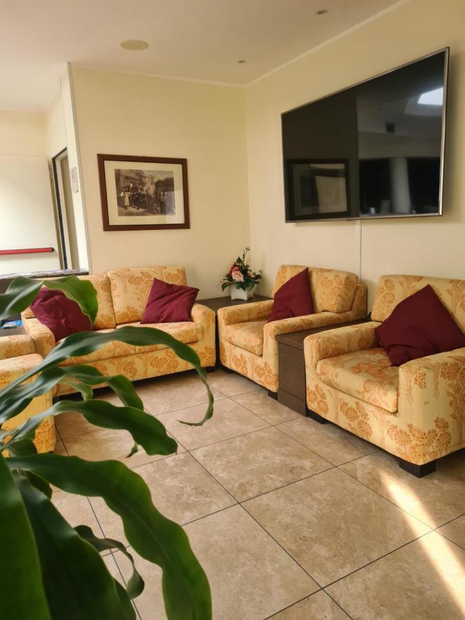 Elysium Hotel Raya Mediglia Ngoại thất bức ảnh