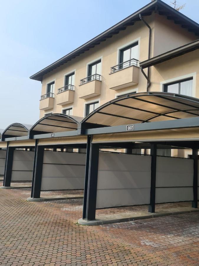 Elysium Hotel Raya Mediglia Ngoại thất bức ảnh