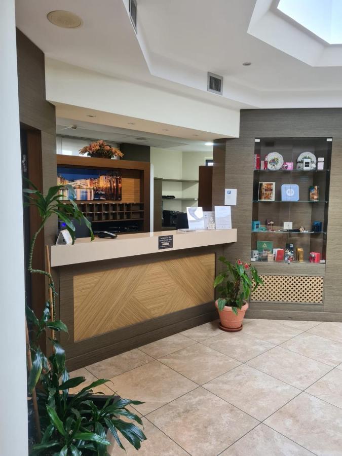 Elysium Hotel Raya Mediglia Ngoại thất bức ảnh