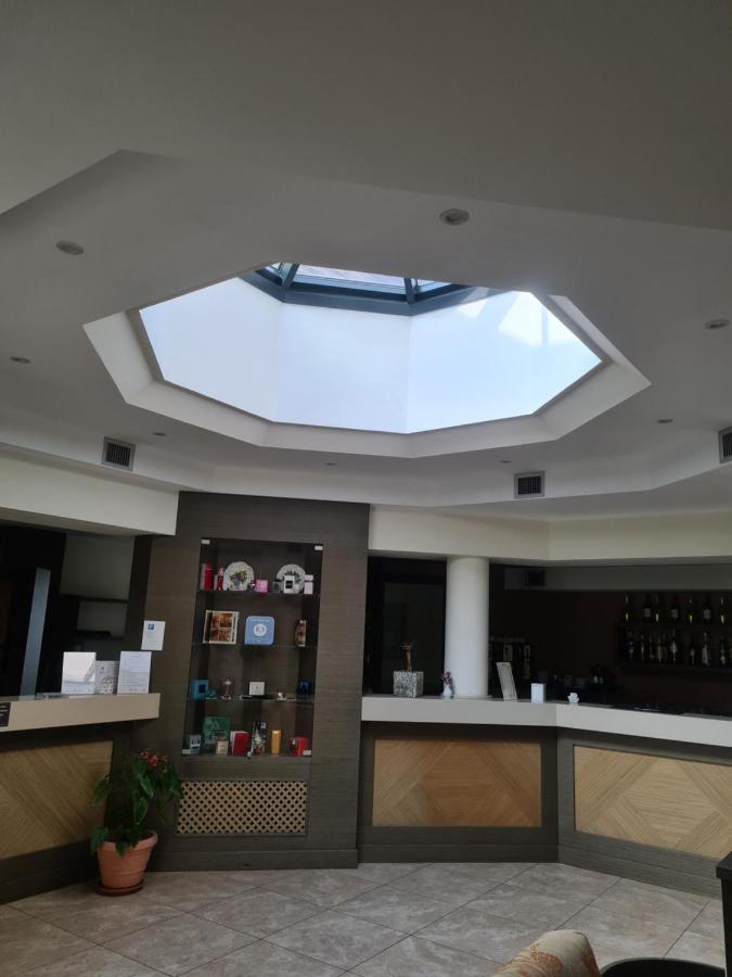 Elysium Hotel Raya Mediglia Ngoại thất bức ảnh