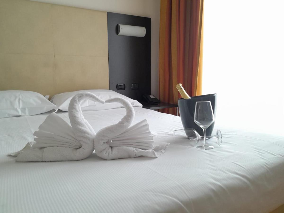 Elysium Hotel Raya Mediglia Ngoại thất bức ảnh
