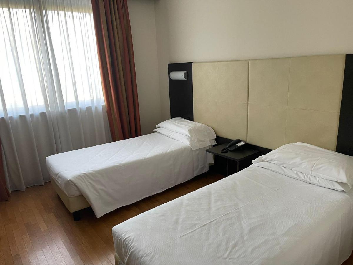 Elysium Hotel Raya Mediglia Ngoại thất bức ảnh