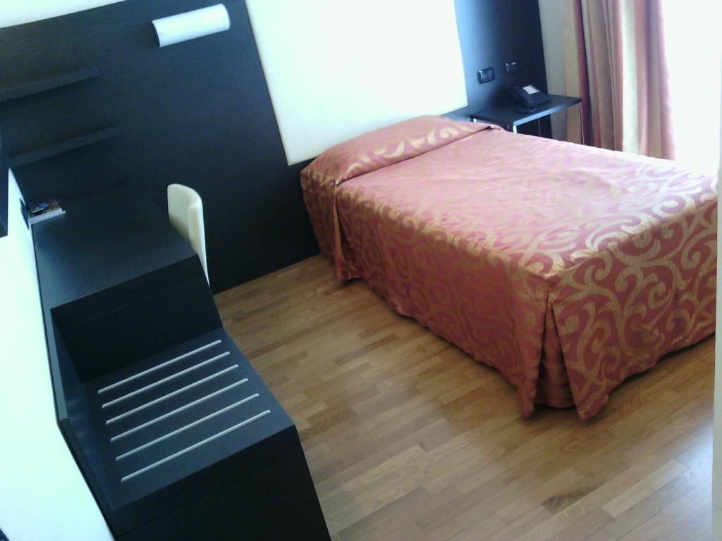 Elysium Hotel Raya Mediglia Ngoại thất bức ảnh
