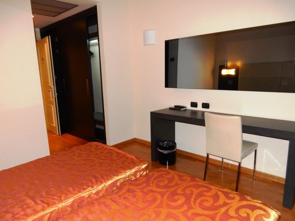 Elysium Hotel Raya Mediglia Ngoại thất bức ảnh