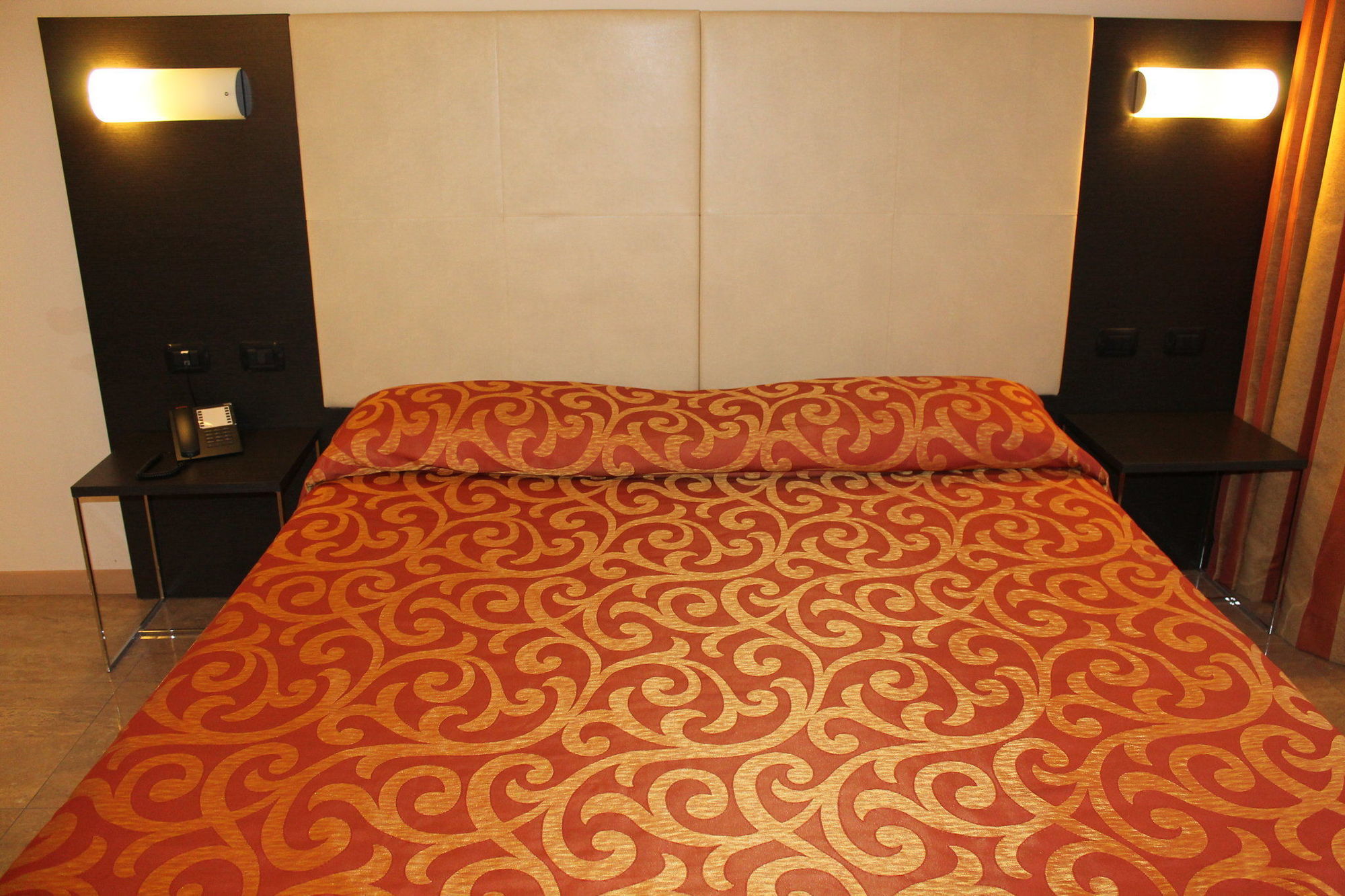 Elysium Hotel Raya Mediglia Ngoại thất bức ảnh