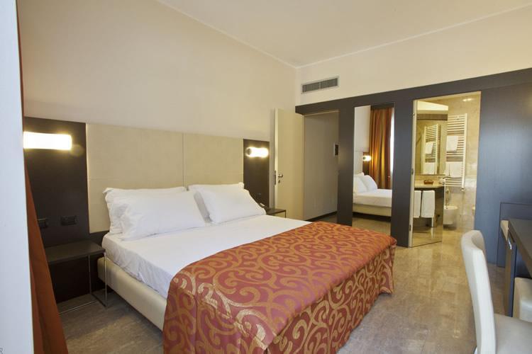 Elysium Hotel Raya Mediglia Ngoại thất bức ảnh