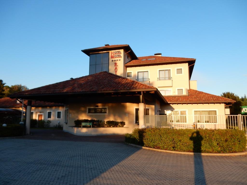 Elysium Hotel Raya Mediglia Ngoại thất bức ảnh