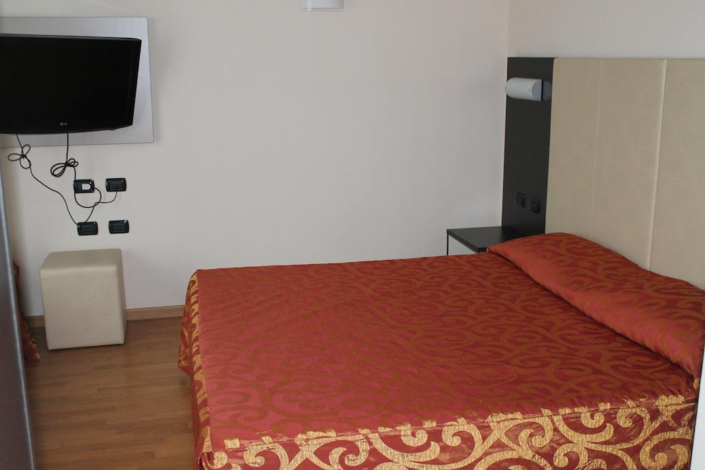 Elysium Hotel Raya Mediglia Ngoại thất bức ảnh